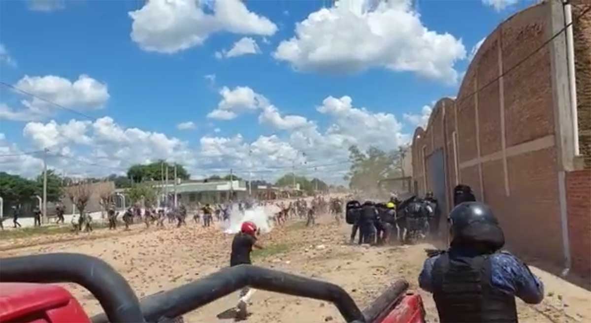 Represion policial en el conflicto en Nueva pompeya por la desaparición de Salustiano Gimenez, Chaco Wichi