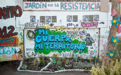 Debates pendientes en el periodismo feminista: con el extractivismo no