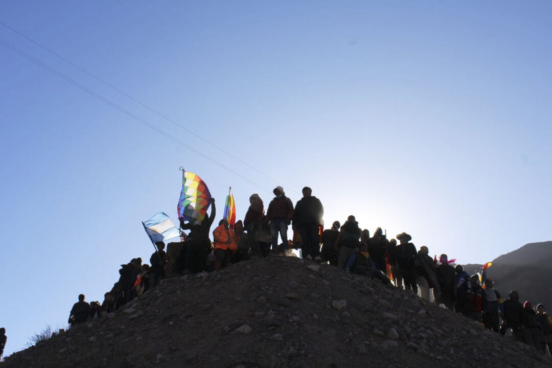 "Abajo la reforma, arriba las Whipalas"