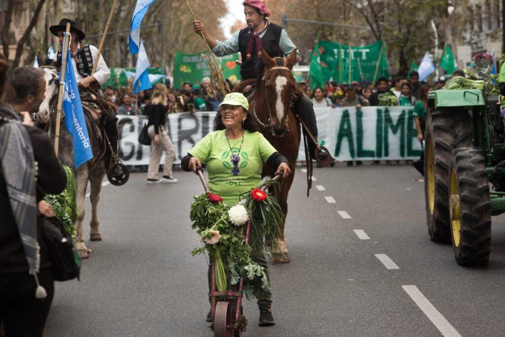 ARGENTINA - Buenos Aires - 05-07-2023: Caravana y Movilizacion de organizaciones rurales nucleadas en la Mesa Agroalimentaria Argentina para presentar el Programa Agrario para el Alimento