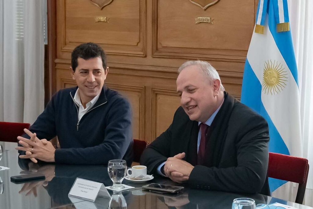 El ministro del Interior, Wado de Pedro, encabezó hoy en Casa Rosada un encuentro con el coordinador de Proyectos Especiales Internacionales de la empresa israelí Mekorot, el argentino Diego Berge