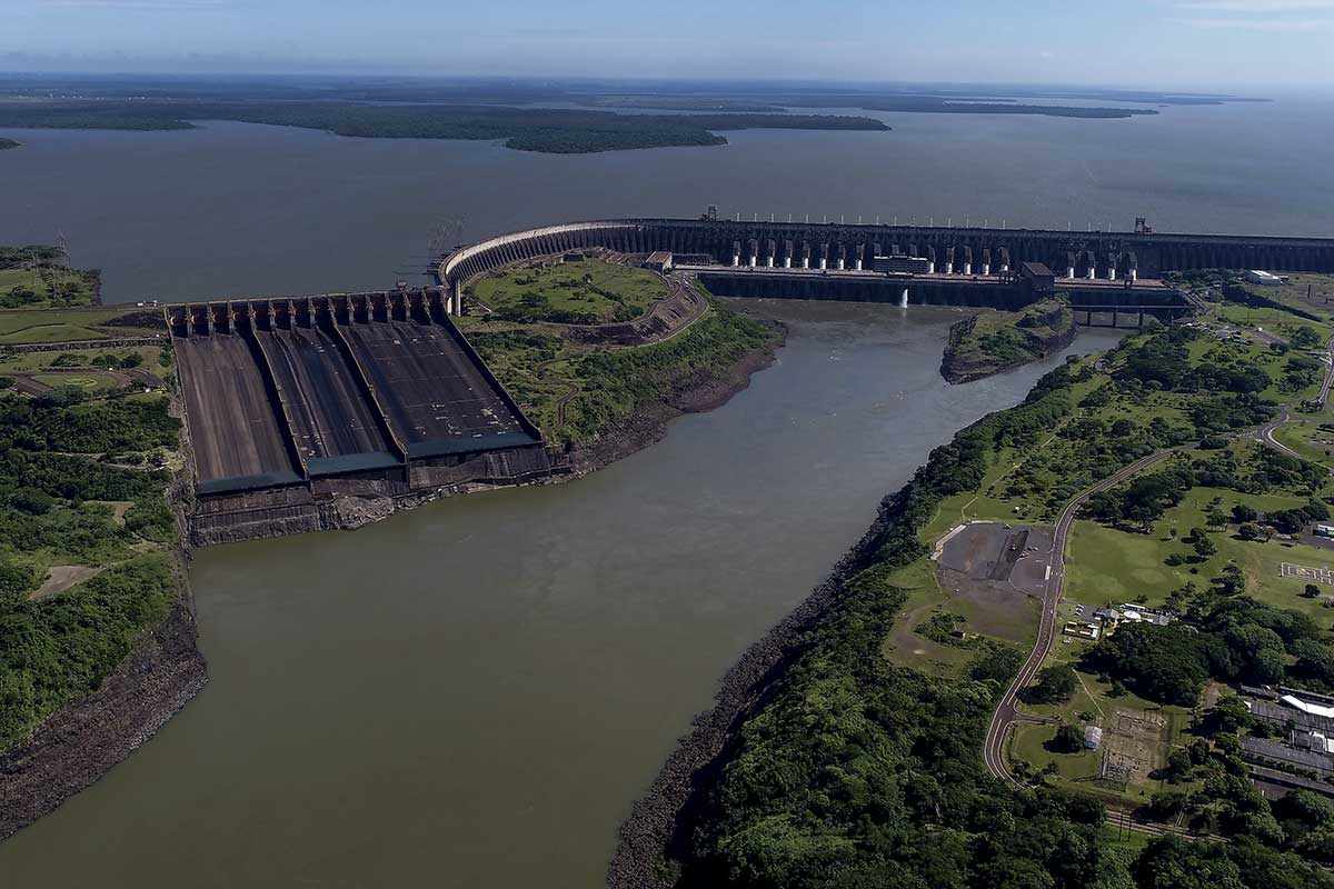 Itaipú. Día mundial contra las grandes represas hidroelectricas.