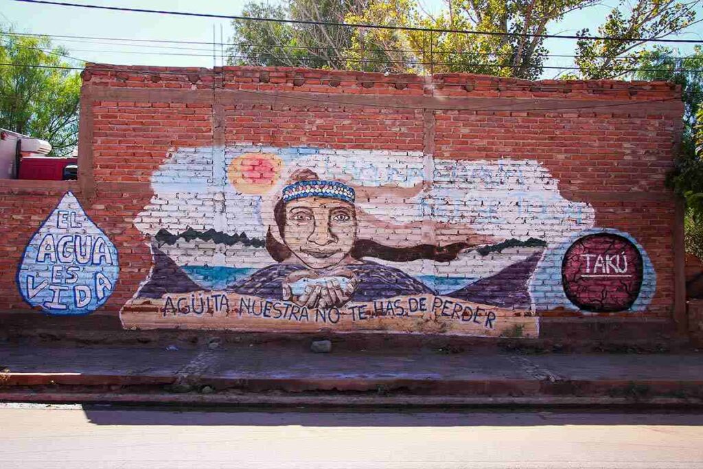 Mural sobre calle principal de Villa Unión (Dpto. Felipe Varela). Marzo 2024