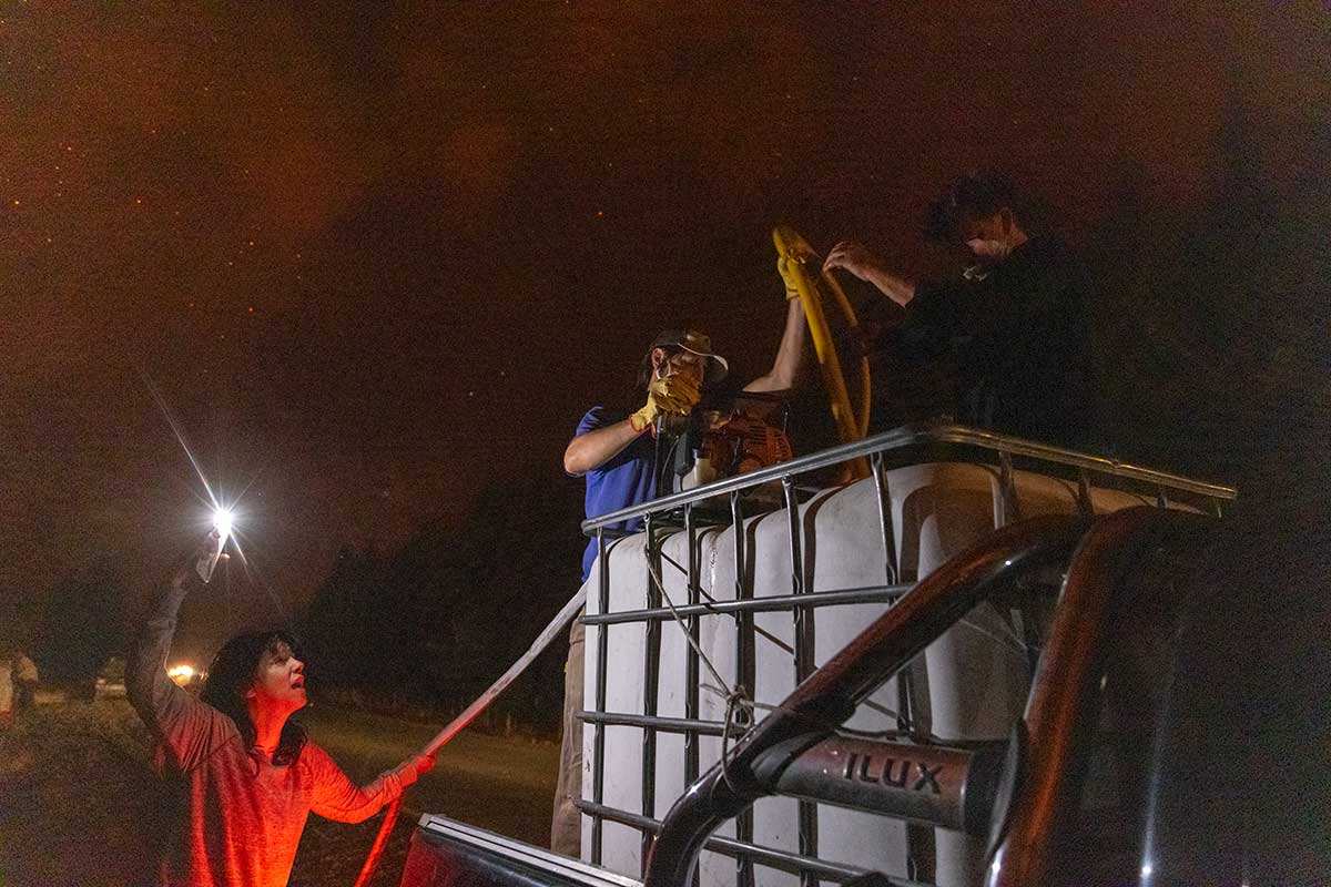 Red de contención y solidaridad de pobladores frente a los incendios en el Bolsón.