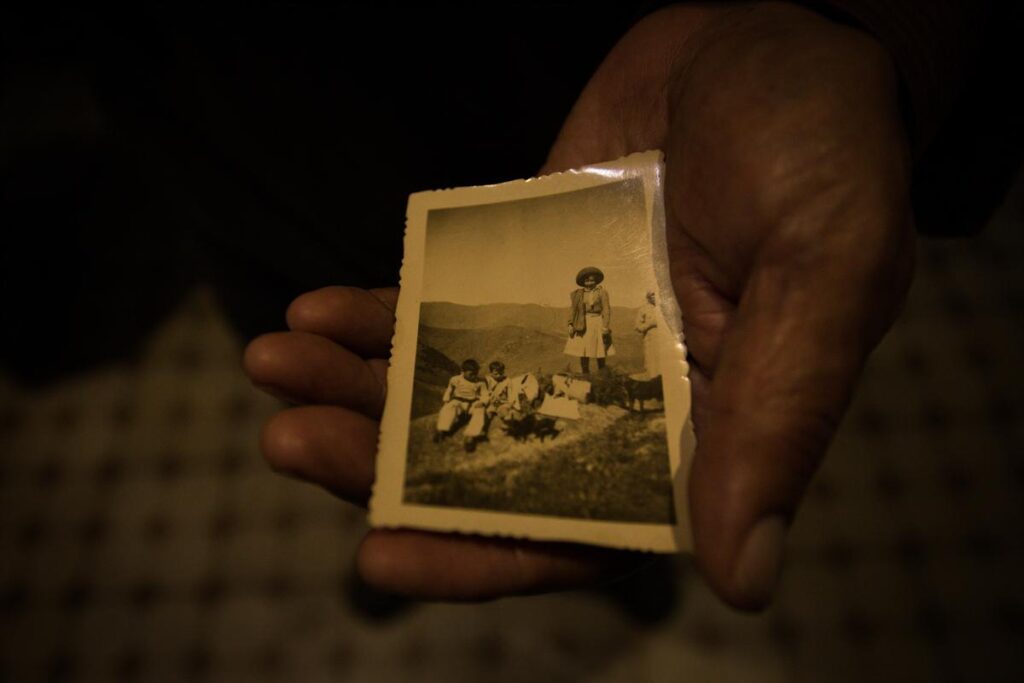 Las familias que conforman las comunidades indígenas de Tucumán, nucleadas en la Unión de los Pueblos de la Nación Diaguita enfrentan una nueva oleada de desalojos, persecuciones judiciales y violencias territoriales. Testimonios desde San Pedro de Colalao y Tafí del Valle visibilizan una estructura de impunidad para el despojo, que amenaza la vida, los ecosistemas, y la existencia de una cultura milenaria. Tucumán Valle Calchaquie