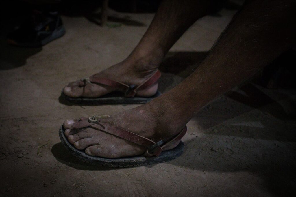 Las familias que conforman las comunidades indígenas de Tucumán, nucleadas en la Unión de los Pueblos de la Nación Diaguita enfrentan una nueva oleada de desalojos, persecuciones judiciales y violencias territoriales. Testimonios desde San Pedro de Colalao y Tafí del Valle visibilizan una estructura de impunidad para el despojo, que amenaza la vida, los ecosistemas, y la existencia de una cultura milenaria. Tucumán Valle Calchaquie