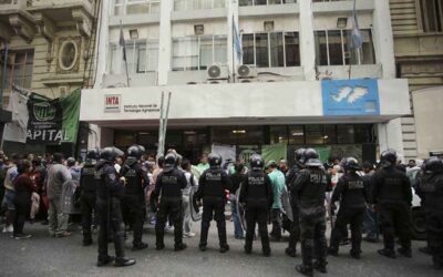 Decretos presidenciales para destruir la agricultura familiar y el INTA