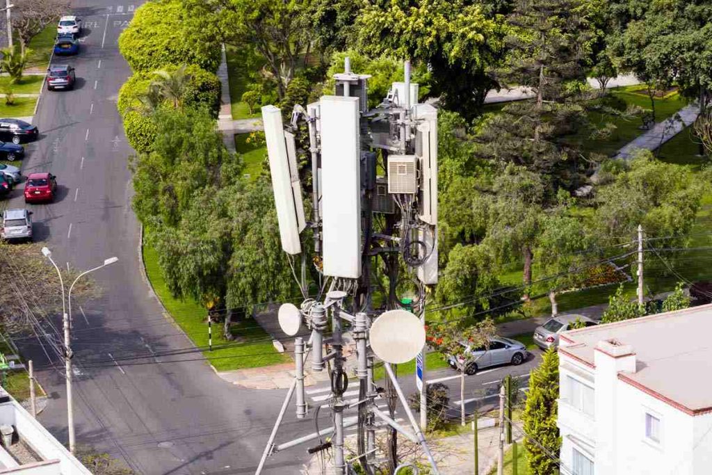 Vecinos, familias y estudiantes unidos del club porteño en la ciudad de San Vicente contra la antena.