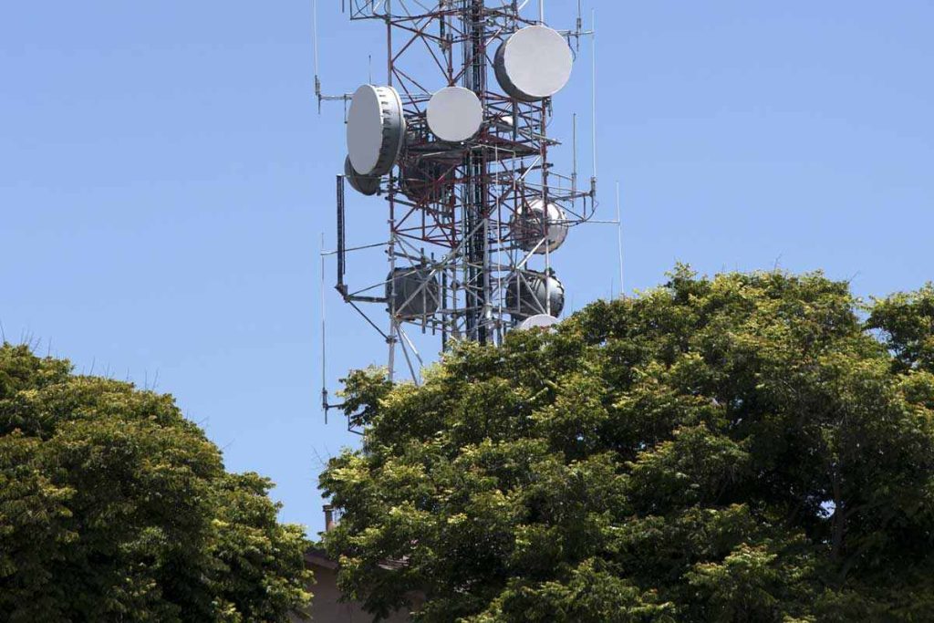Vecinos, familias y estudiantes unidos del club porteño en la ciudad de San Vicente contra la antena.