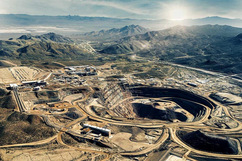Yacimiento de Mountain Pass en California (EEUU) que procesa tierras raras desde 1950.