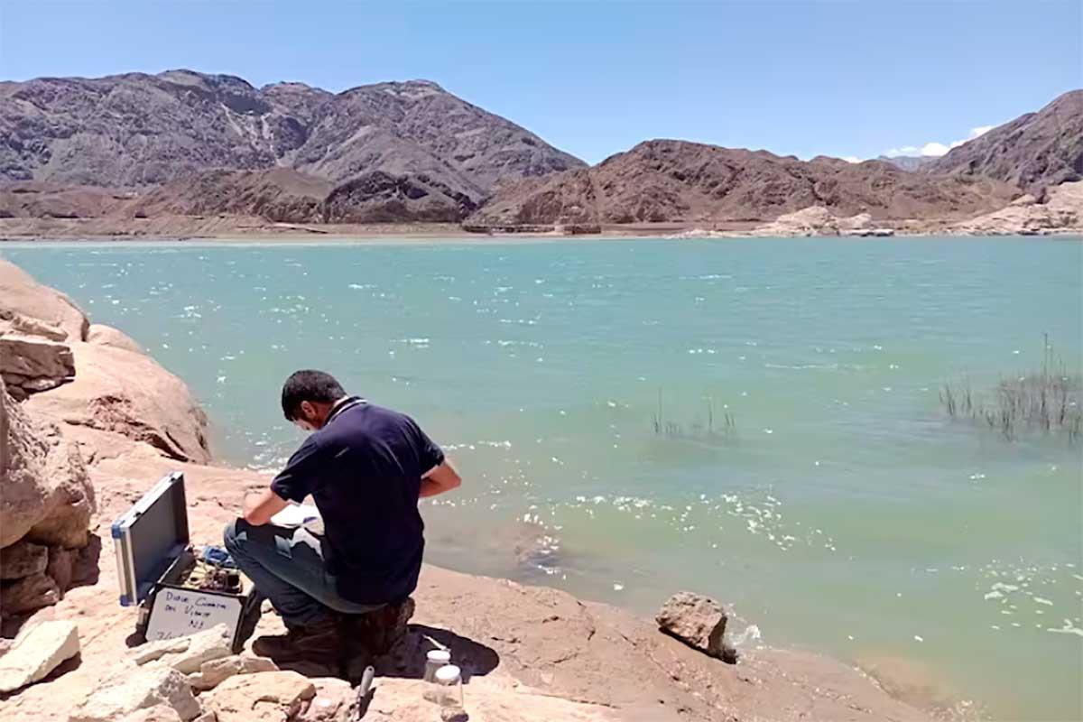7 de noviembre de 2025. Estudio de agua en el Dique Cuesta del Viento ( Departamento Iglesia provincia de San Juan) a las 12 hs en San Juan.