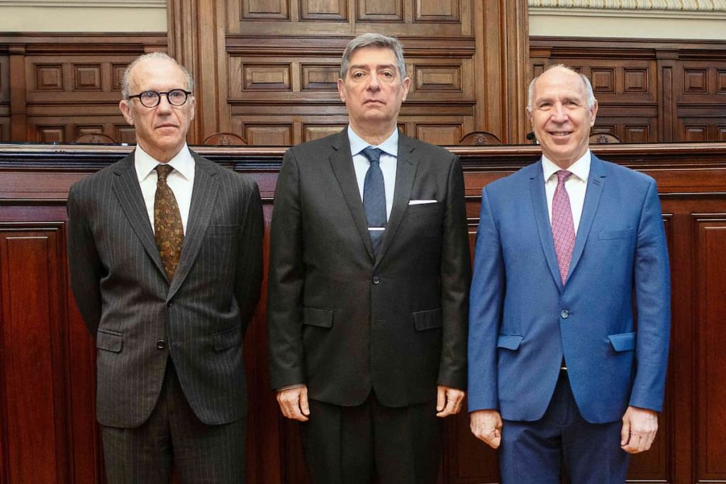 Corte Suprema y tierras